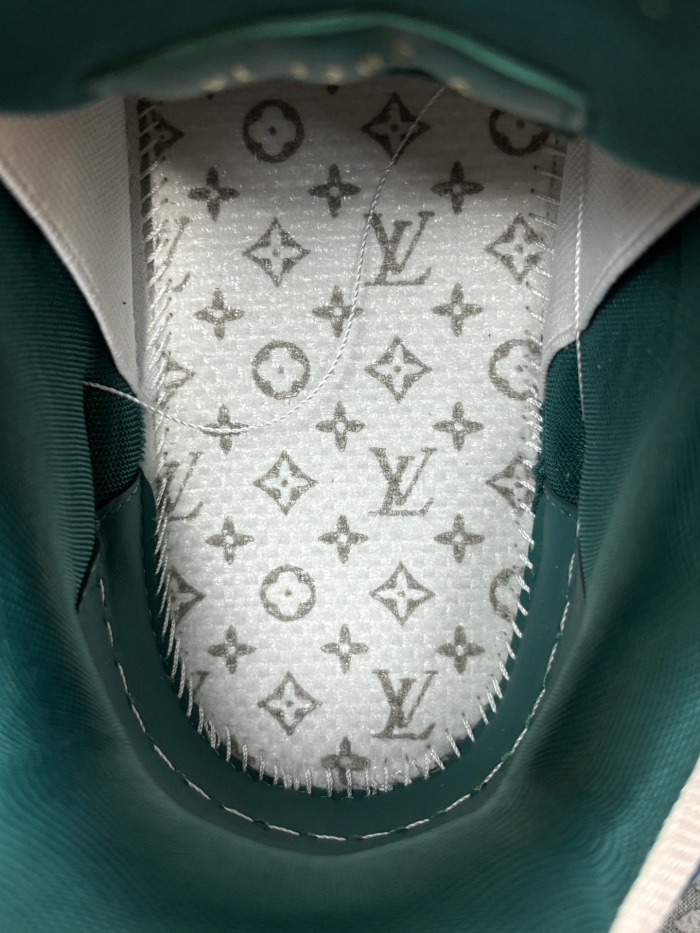 Men  Women  L*ouis V*uitton   Top Sneaker L*V Trainer