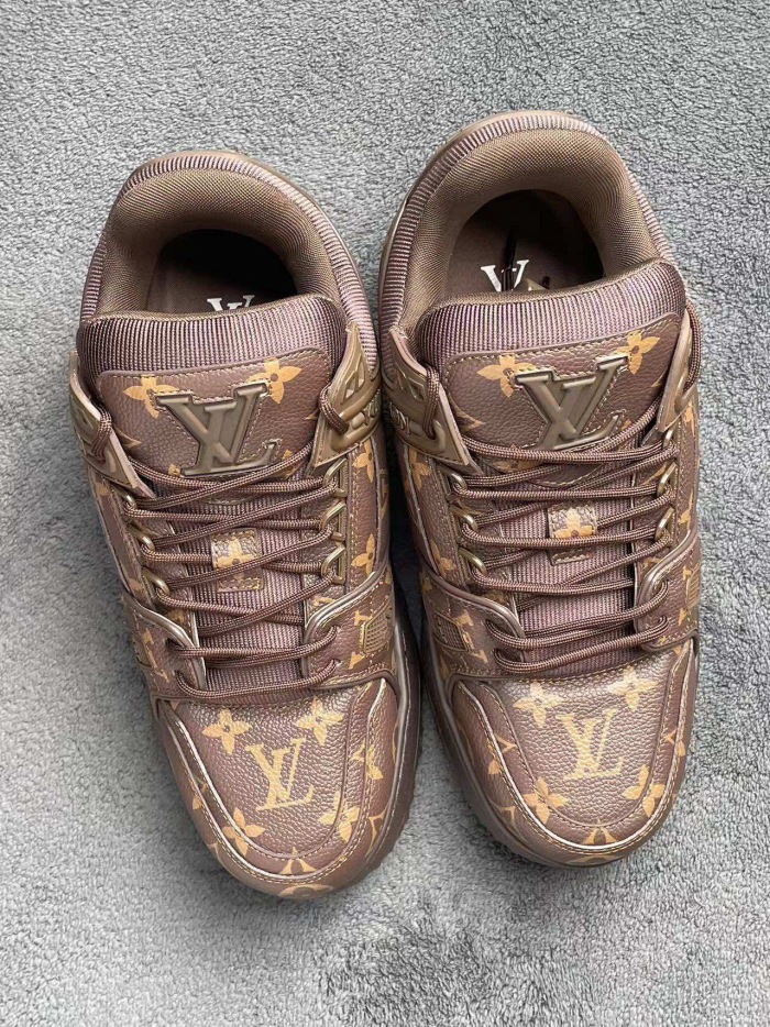 Men  Women  L*ouis V*uitton   Top Sneaker L*V Trainer