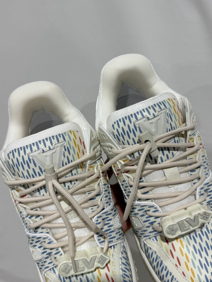 Men  Women  L*ouis V*uitton   Top Sneaker L*V Trainer