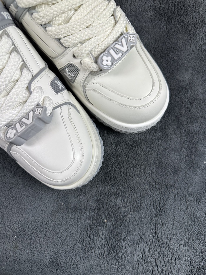 Men  Women  L*ouis V*uitton   Top Sneaker L*V Trainer