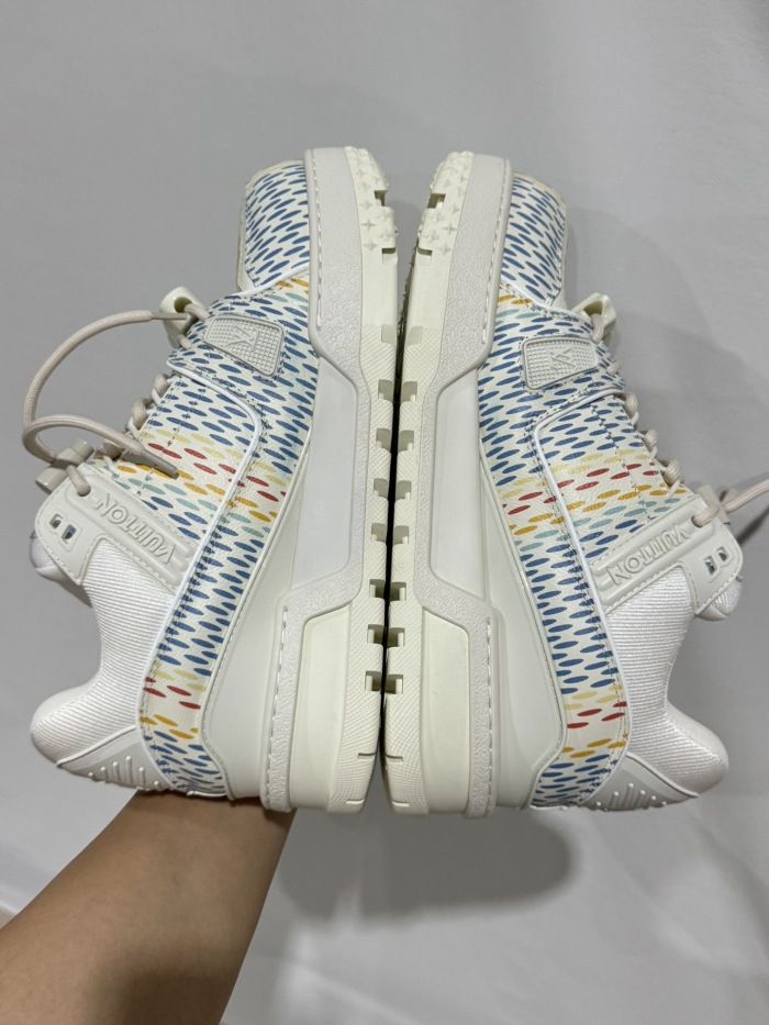 Men  Women  L*ouis V*uitton   Top Sneaker L*V Trainer