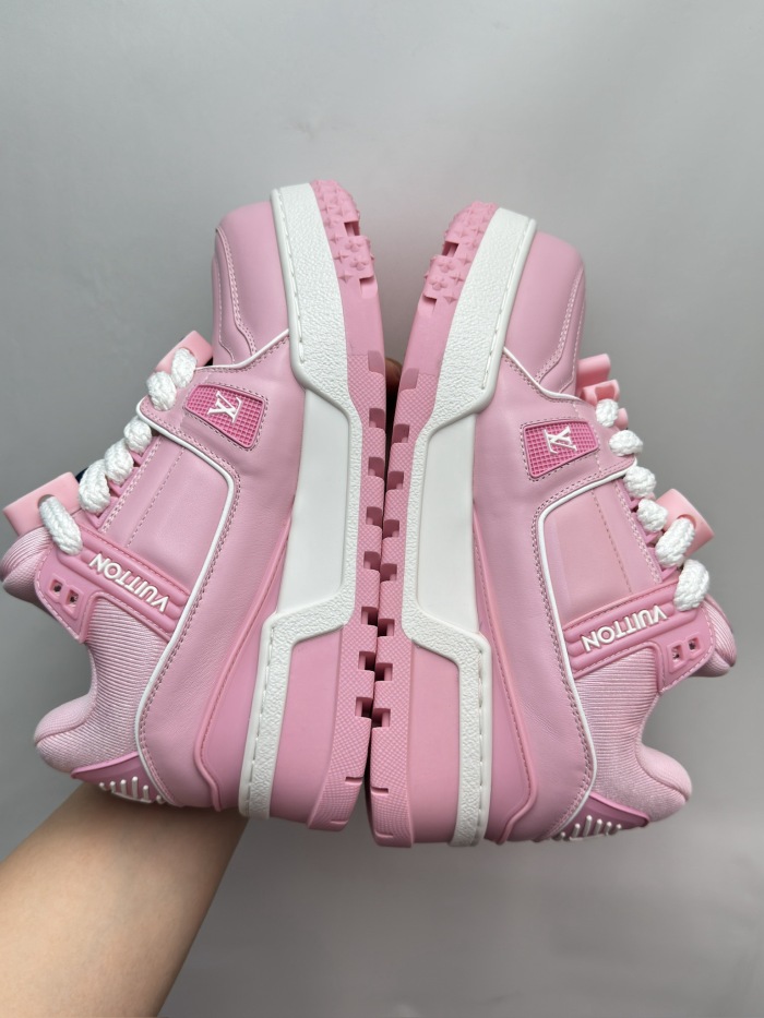 Men  Women  L*ouis V*uitton   Top Sneaker L*V Trainer