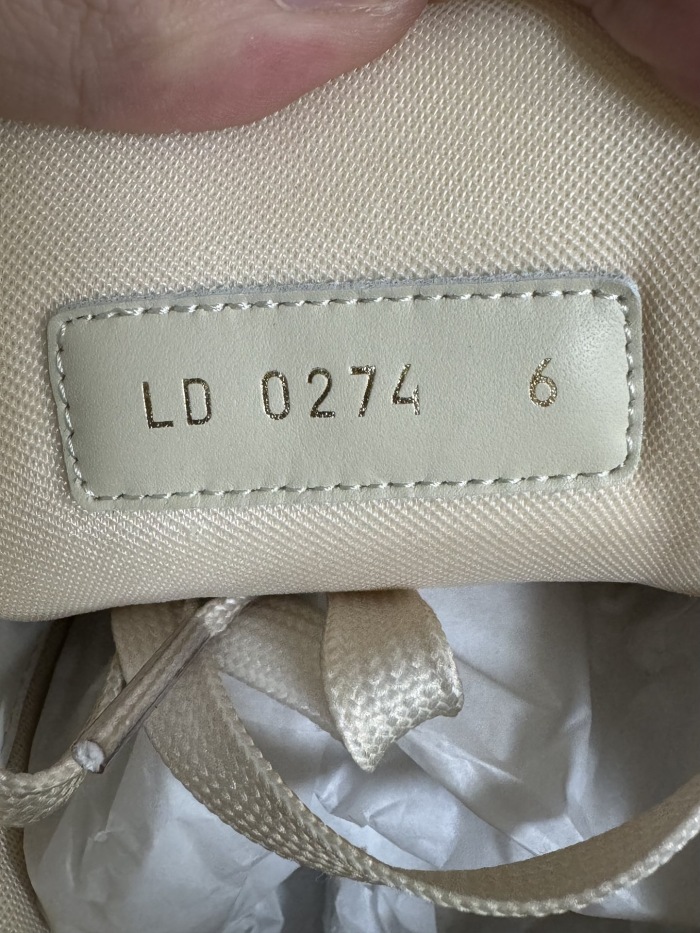 Men  Women  L*ouis V*uitton   Top Sneaker L*V Trainer