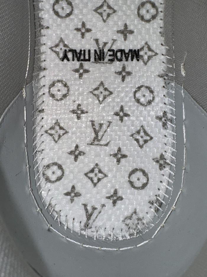 Men  Women  L*ouis V*uitton   Top Sneaker L*V Trainer