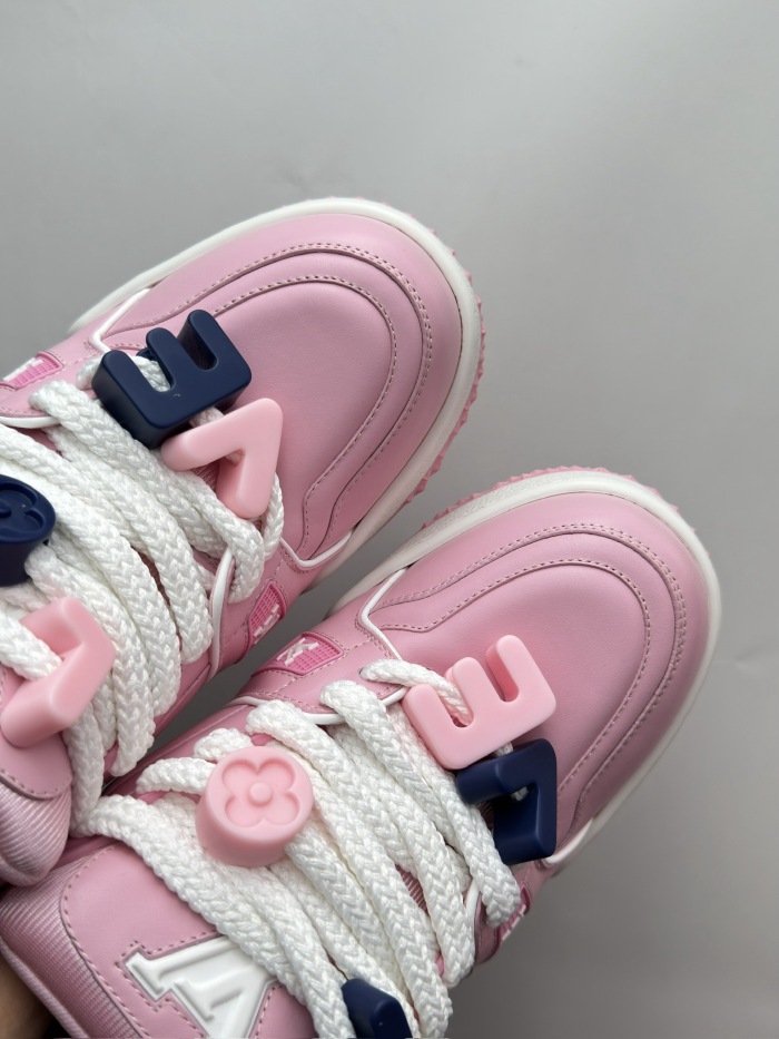 Men  Women  L*ouis V*uitton   Top Sneaker L*V Trainer