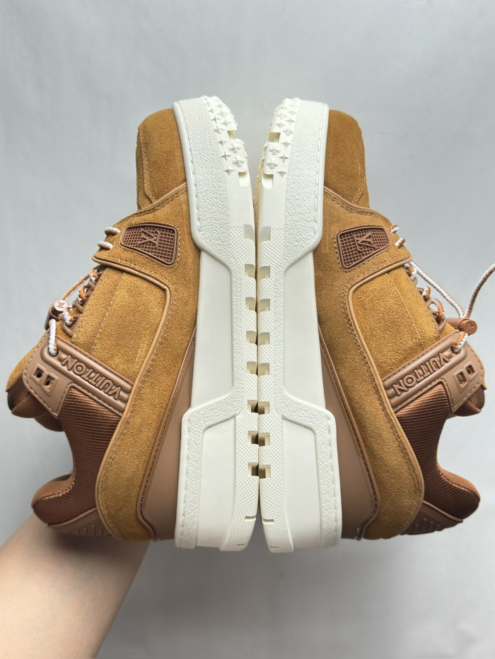 Men  Women  L*ouis V*uitton   Top Sneaker L*V Trainer