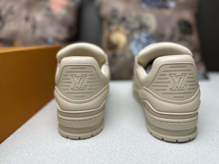 Men  Women  L*ouis V*uitton   Top Sneaker L*V Trainer