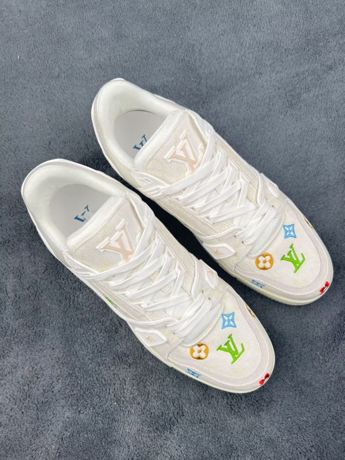 Men  Women  L*ouis V*uitton   Top Sneaker L*V Trainer
