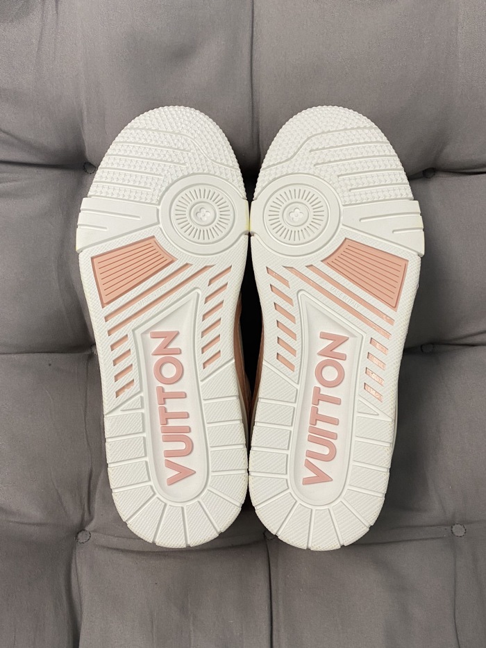 Men  Women  L*ouis V*uitton   Top Sneaker L*V Trainer