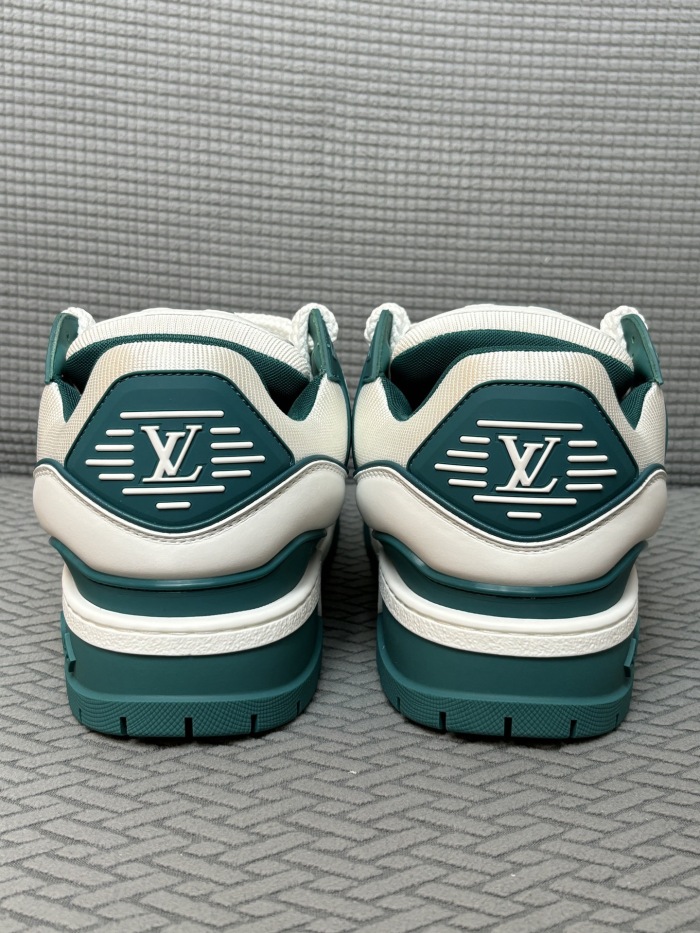 Men  Women  L*ouis V*uitton   Top Sneaker L*V Trainer