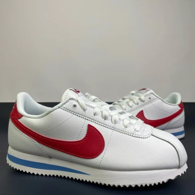 Women  Man  NIKE Cortez