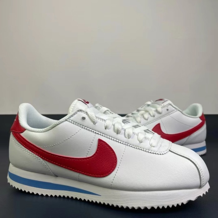 Women  Man  NIKE Cortez