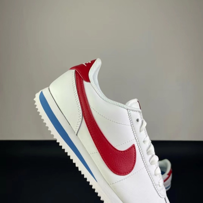 Women  Man  NIKE Cortez