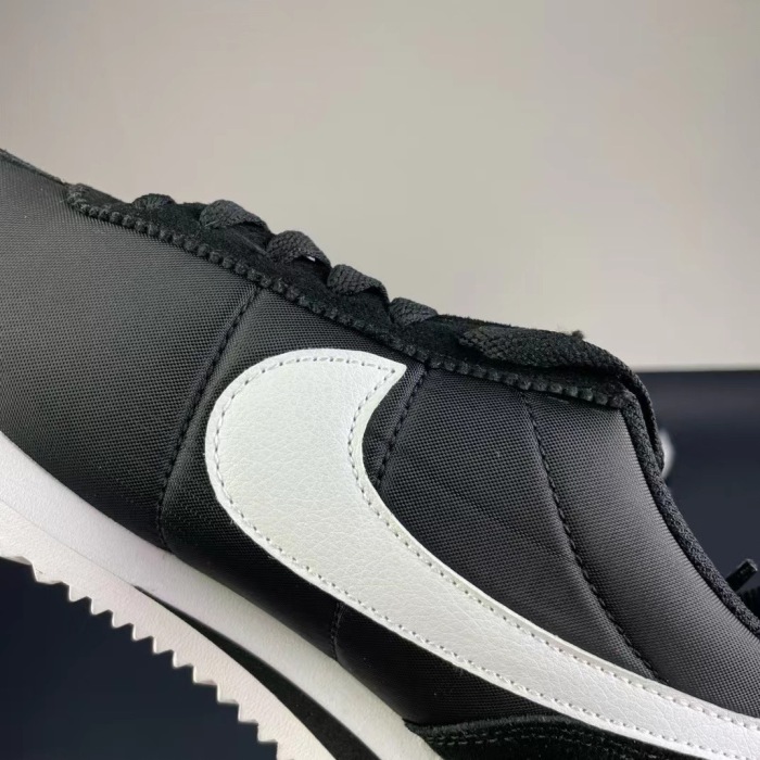 Women  Man  NIKE Cortez