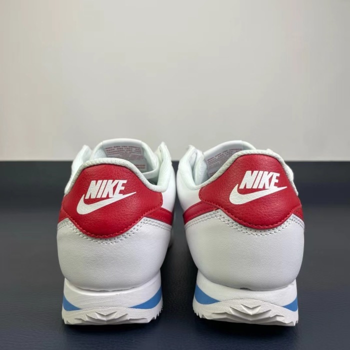 Women  Man  NIKE Cortez