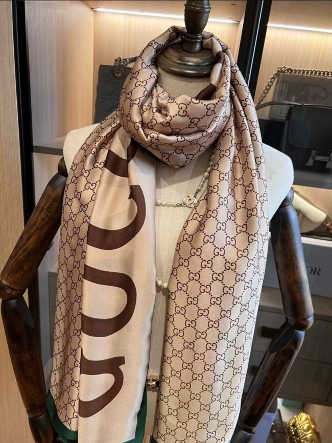 G*ucci Scarf