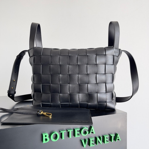 BOTTEGA VENETA White Diamond Woven Leather Messenger Bag Bags #nigo56521