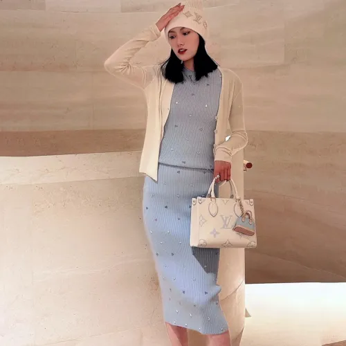 NIGO Louis Vuitton Women's Spring And Summer Fashion Blue Beaded Knit Set Round Neck Short Sleeve Hip Half Skirt Ngvp  #nigo8122