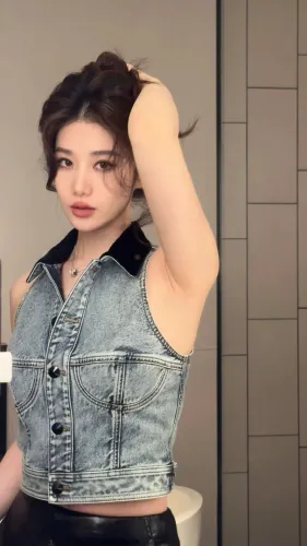 NIGO Louis Vuitton Women's Spring And Autumn Solid Color Velvet Lapel Retro Short Sleeveless Washed Hanging Neck Denim Vest Ngvp #nigo8263