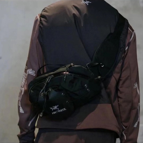 NIGO Arcteryx Men's Women's Q5 Waistpack Co-branded Fashion Waistpack Casual Zipper Solid Color Nylon Shoulder Bag #nigo72327