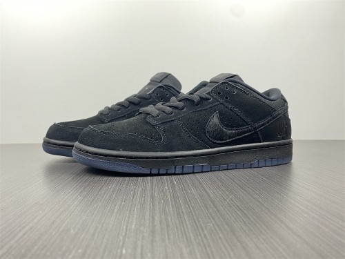 Undefeated x Nike Dunk Low DO9329-001
