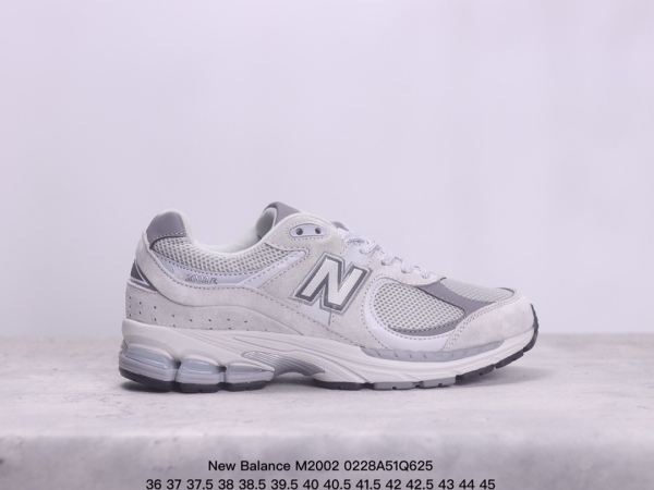 New Balance M2002