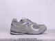 New Balance M2002