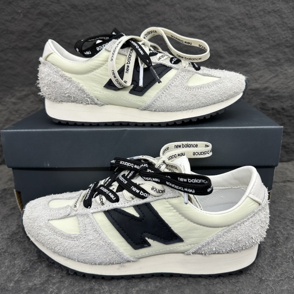 New Balance  471 Top Sneaker
