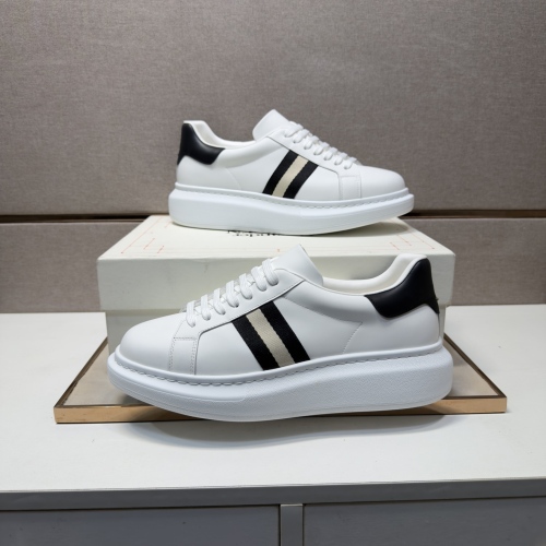 M*cQueen Men Top Sneaker