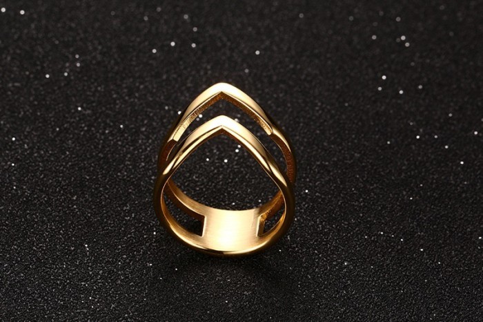 Wholesale Gold V Middle Stainless Steel Rings in Canada