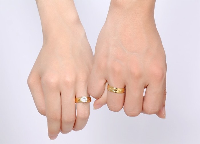 Wholesale Stainless Steel Gold IP Matching Wedding Bands