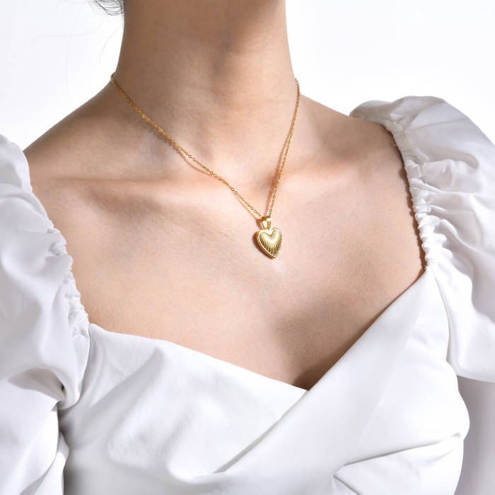 Wholesale Stainless Steel Women Heart Pendant