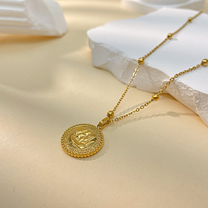 Wholesale Stainless Steel Queen's Circle Pendant