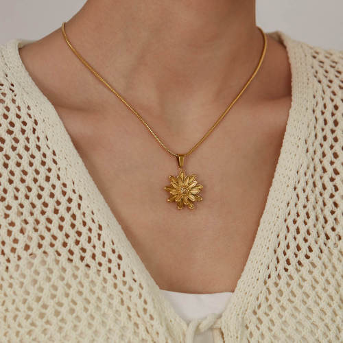 Wholesale Stainless Steel Daisy Flower Necklace