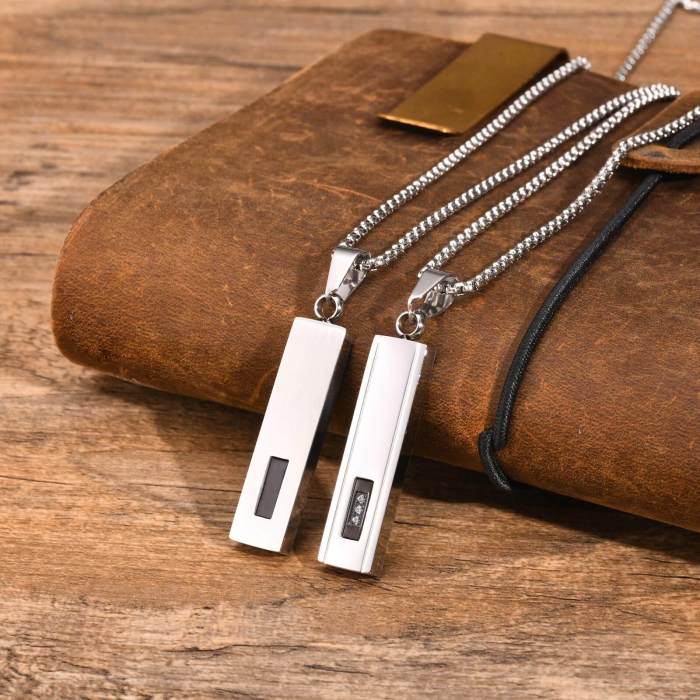 Wholesale Stainless Steel Vertical Zircon Pendant
