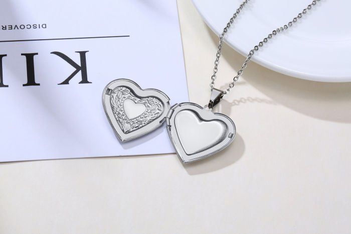 Wholesale Stainless Steel Heart Photo Necklace