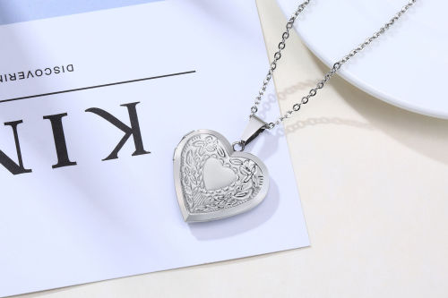 Wholesale Stainless Steel Heart Photo Necklace