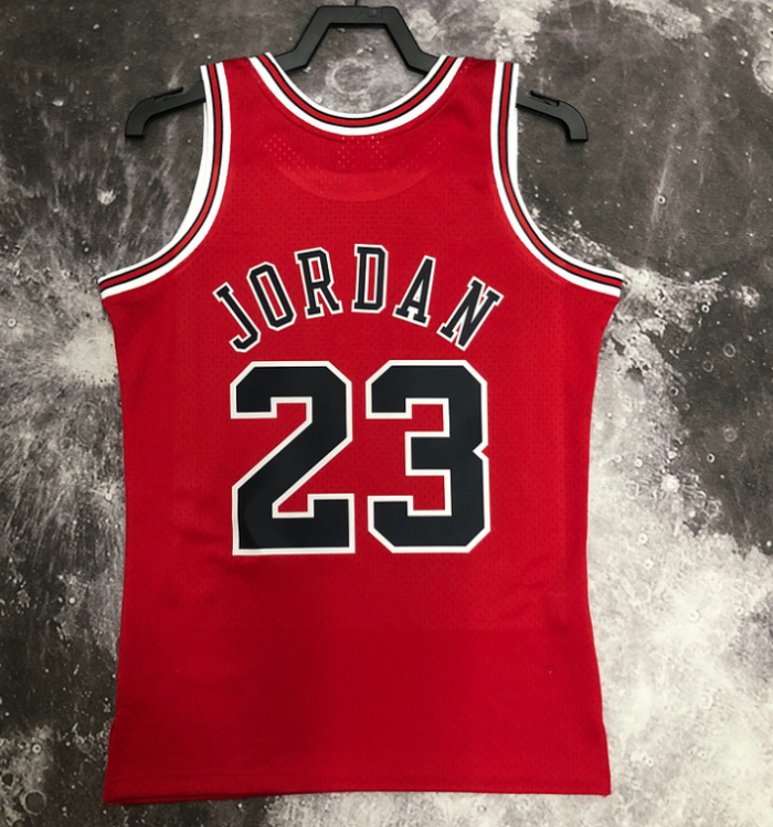 #23 Jordan Bulls 1997-98 M&N jersey red with The trophy (heat pressed)