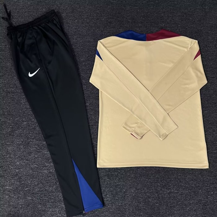 Conjunto de entrenamiento BARCELONA 2024 2025