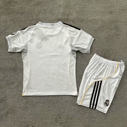 Kids Real Madrid Home Soccer Uniform 2025 2026