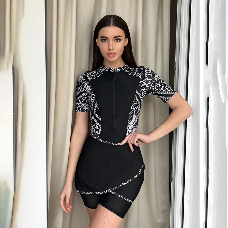 Black and White Patterned Short-Sleeved One-Piece Swimsuit Fashionable and Trendy Short-Sleeved Backless Surfing Swimsuit