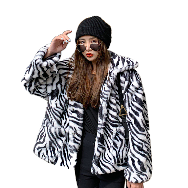 Black and white loose artificial fur winter coat women's casual, fashionable and warm outdoor coat
