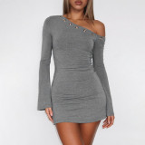 Fashionable and sexy off-shoulder dress tight and figure-hugging long-sleeved dress flirty short dress