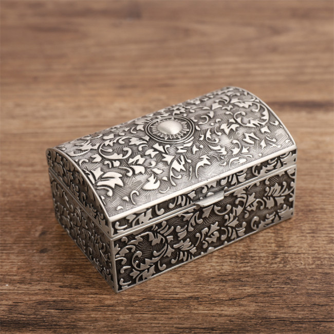 Vintage jewelry box small trinket metal storage organizer box chest ring case for girls women tin Color