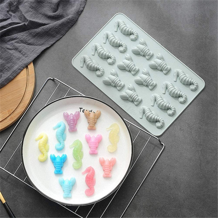 2Pcs Seahorse & Lobster Chocolate Candy Molds, Under the Sea Silicone Mold for Fat Bomb Fondant Cake Decorating Mini Soap Crayon Melt Ice Cube Tray（Random color）