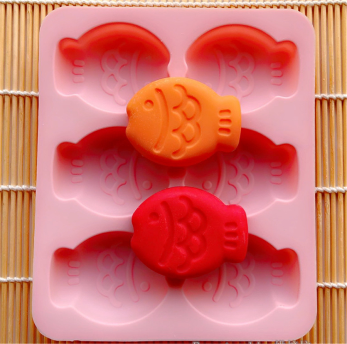 Fish Shaped Silicone Molds for Chocolate Candy Gummy Fondant Gelatin Jello Jelly Baking Cake Soap Polymer Clay Crayons Wax Melt Plaster Ice Cube Tray (Random Color)