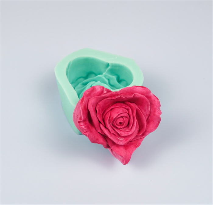 Creative Love-Shaped Silicone Candle Mold Heart Rose Aromatherapy Candle Soap Mould DIY Resin Ornaments Making Supplies 3D Rose Silicone Mold for Resin Candles soap Fondant Baking Cakes Chocolate（Random color）