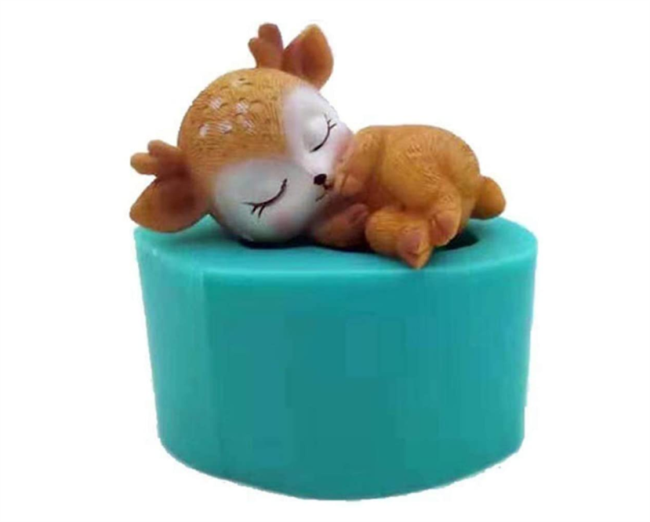 Creative Cute 3D Animal Sleeping Deer Mold DIY Resin Mold Chocolate Candy Cupcake Fondant Cake Decoration Tools（Random color）