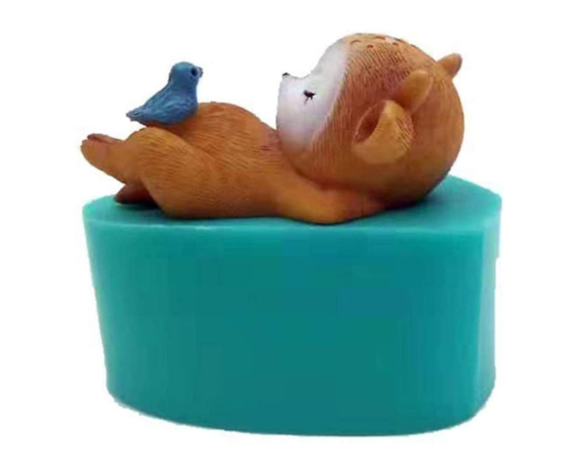 Creative Cute 3D Animal Sleeping Deer Mold DIY Resin Mold Chocolate Candy Cupcake Fondant Cake Decoration Tools（Random color）