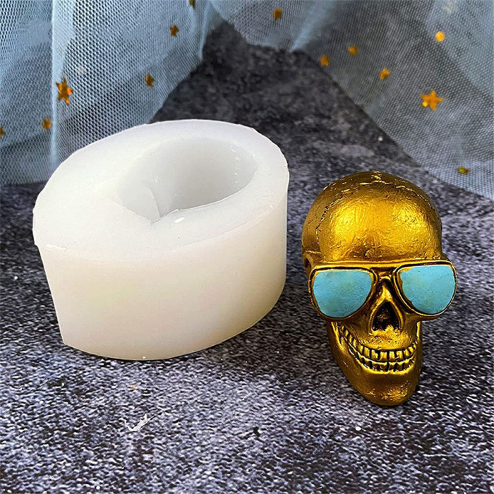 Skull Silicone Mold Fondant Cake Chocolate Candle Mold Epoxy Resin Mold Jewelry Keychain Pendant Ornament Silicone Mold(Random color)